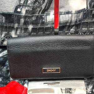 Dkny black leather wallet